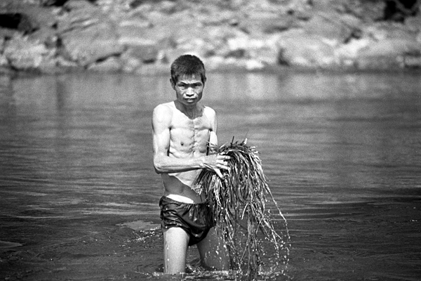 Pêcheur Vietnamien 01 c. Patrick Vianès 2006