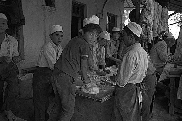 Baking Bread 01 c. Patrick Vianès 2006